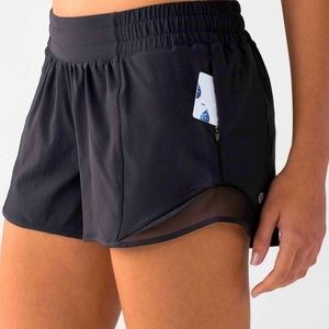 Lululemon Hotty Hot’s black 4 inch long shorts